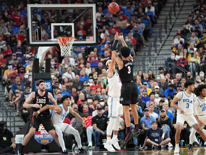 Andrew Nembhard shoots over Jaime Jaquez Jr.